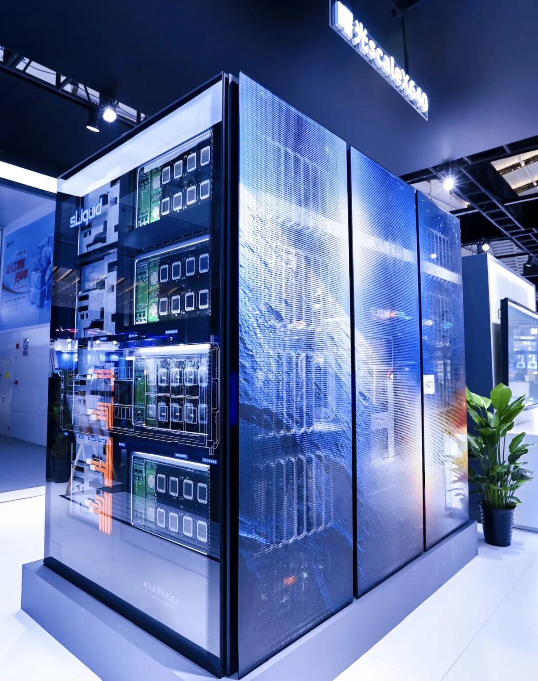 中科曙光发布全球首个单机柜级 640 卡超节点 scaleX640，支持多品牌加速卡