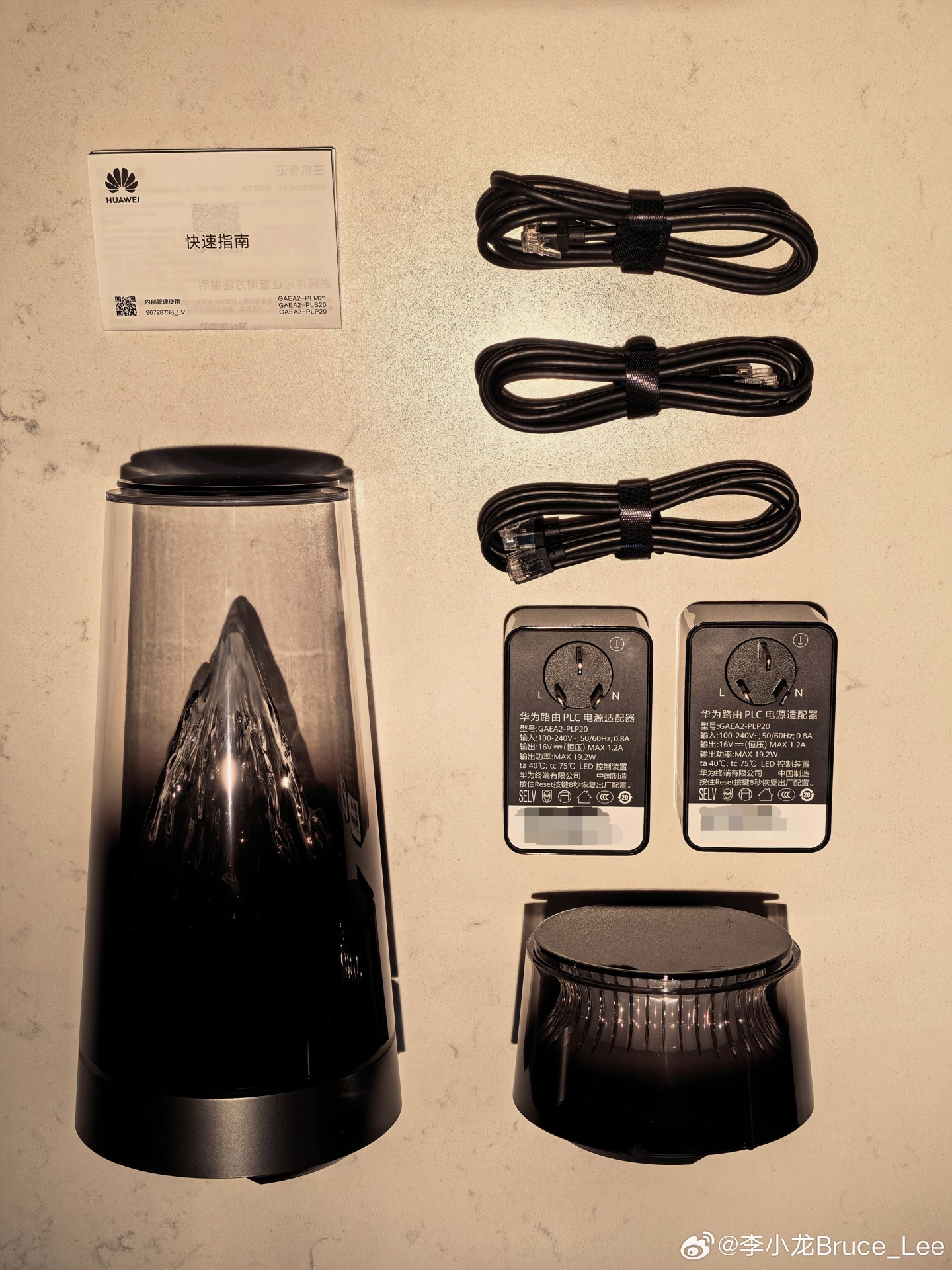 华为李小龙晒 X3 Pro 日照金山路由开箱全家福，称 PLC“今非昔比”轻松达到千兆以上