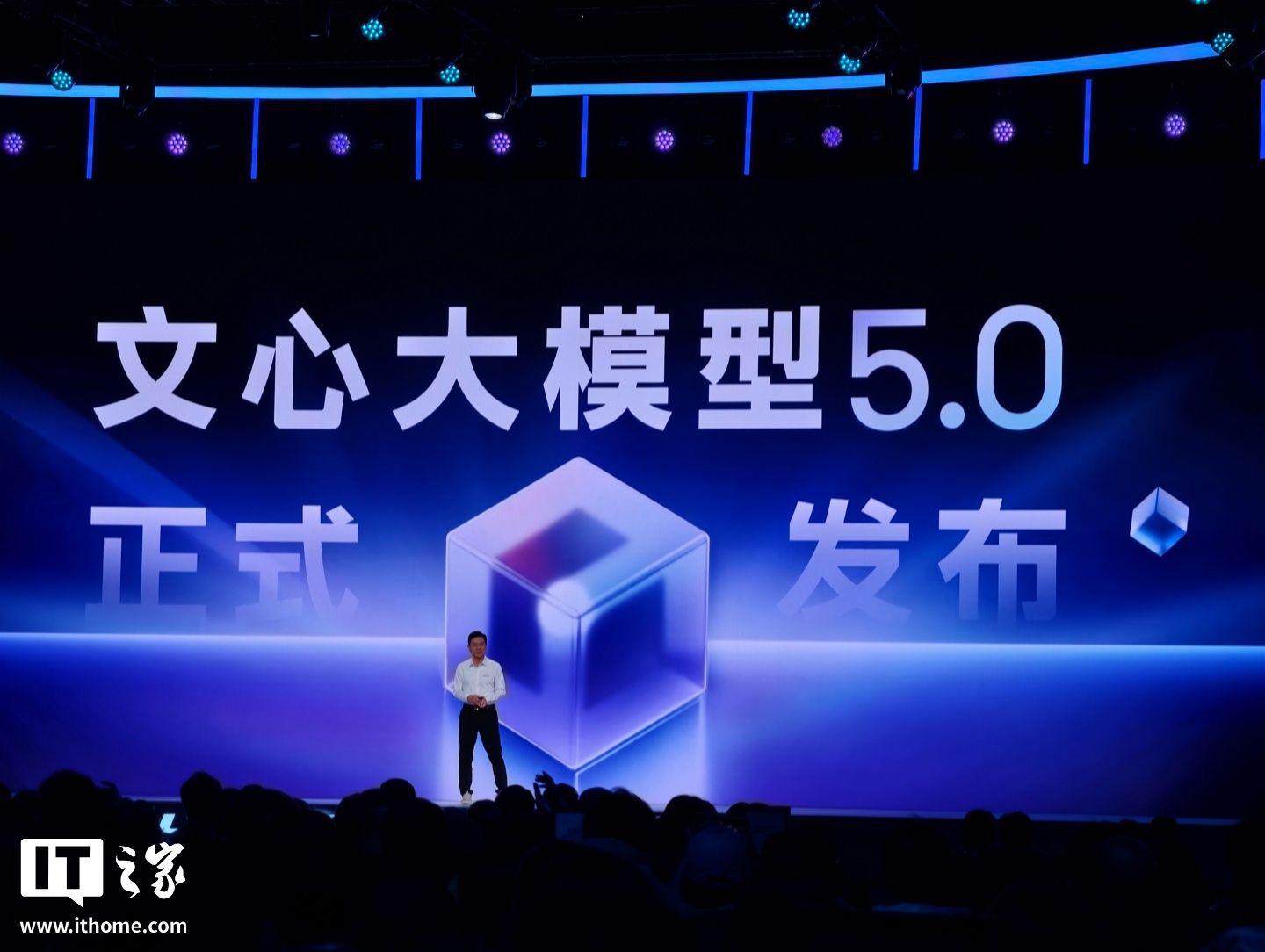 百度李彦宏发布文心大模型 5.0：参数规模超 2.4 万亿，原生全模态