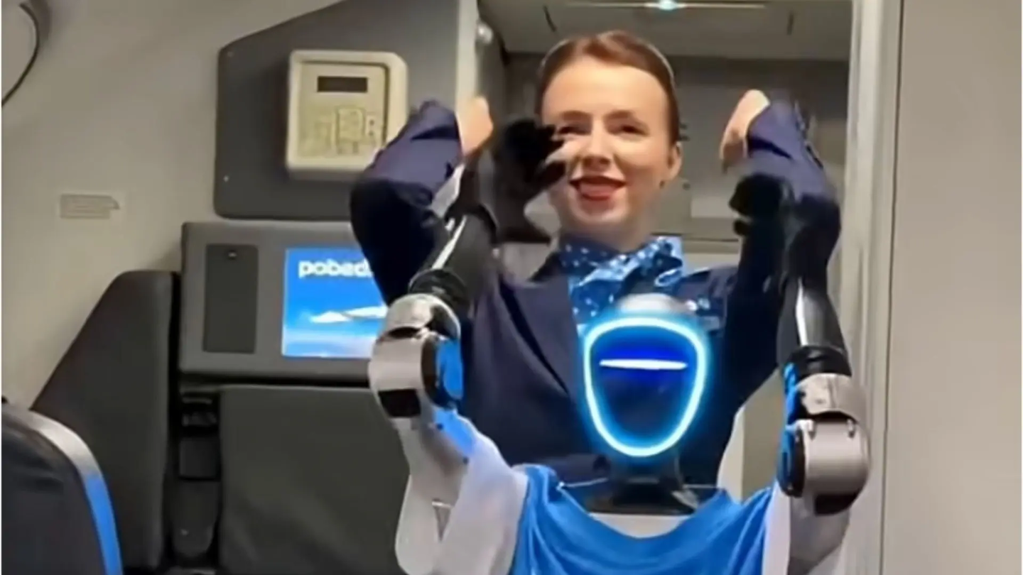 全球首家！俄罗斯“胜利航空”用人形机器人担任空乘
