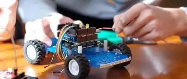 优秀课程案例：图形化编程动态文字庆中秋，祝愿大家中秋快乐！