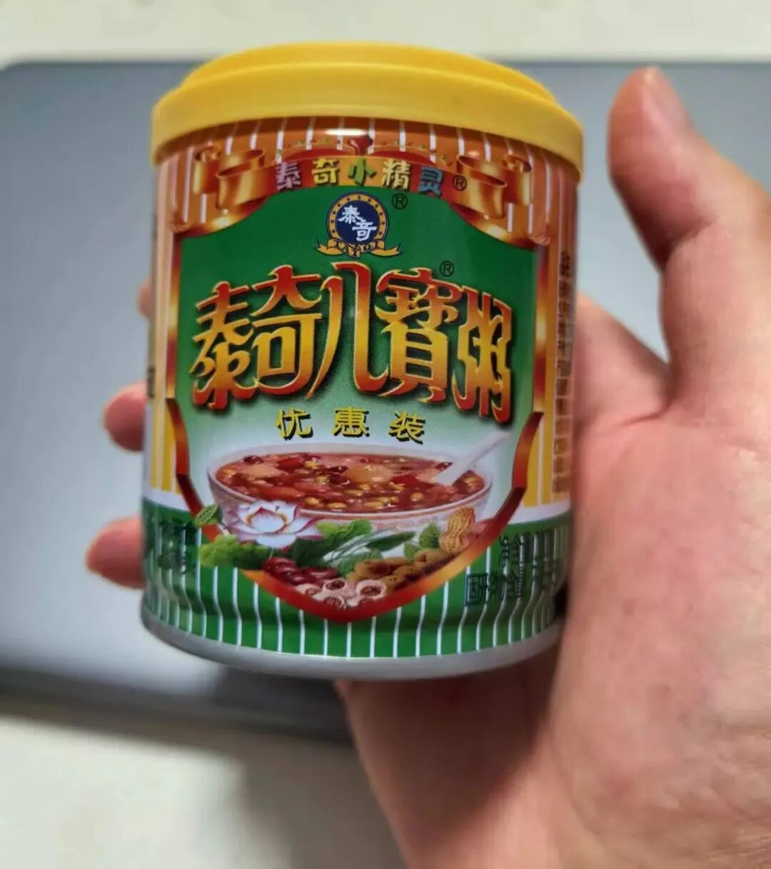 一瓶“迷你”八宝粥，我顺手让AI给它“拍”了个广告…