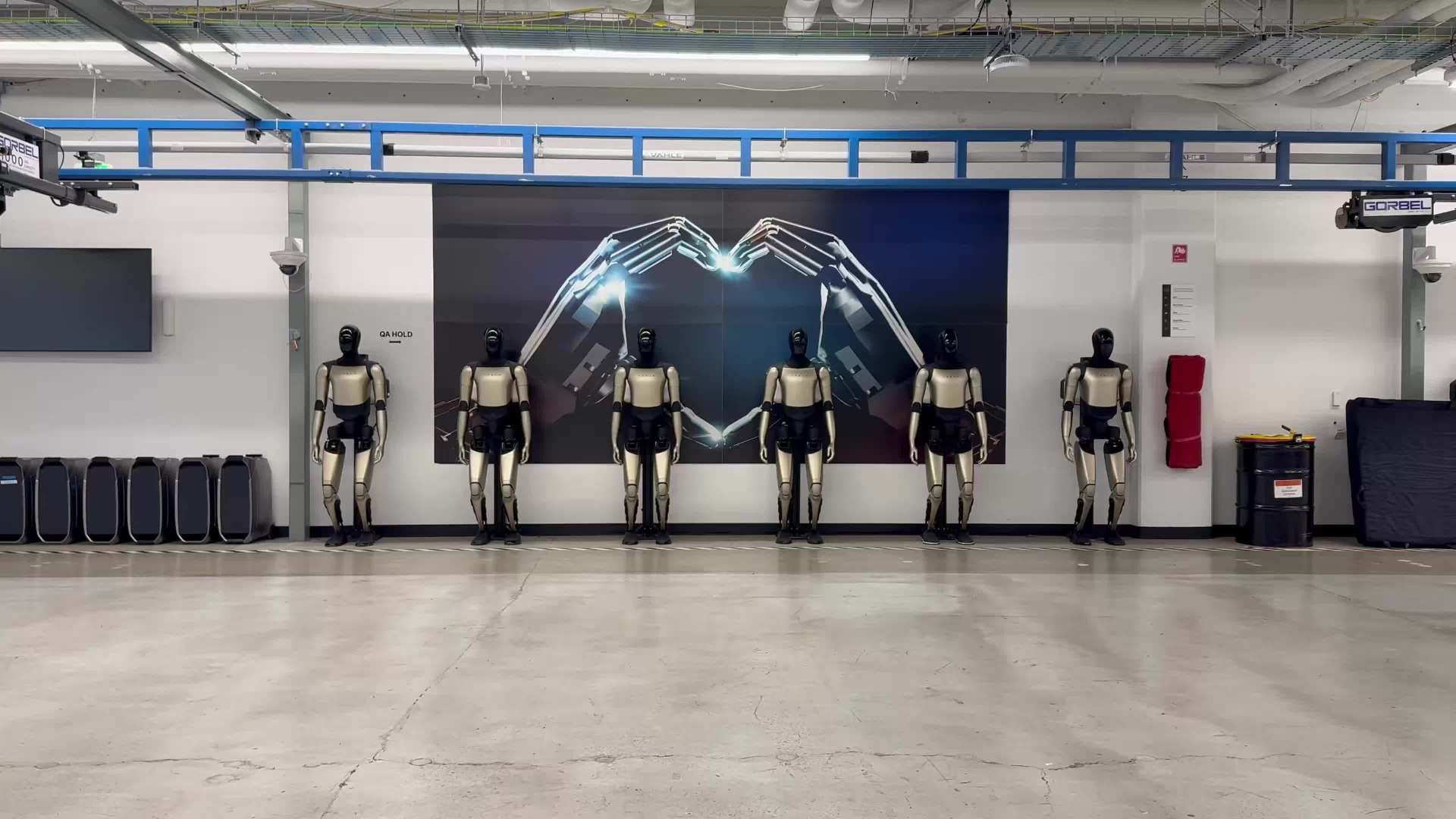 特斯拉发布 Optimus 人形机器人跑步视频，刷新“个人”最佳成绩