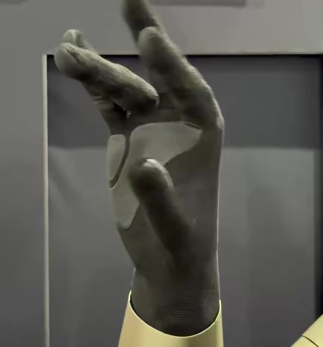 特斯拉发布 Optimus 人形机器人跑步视频，刷新“个人”最佳成绩