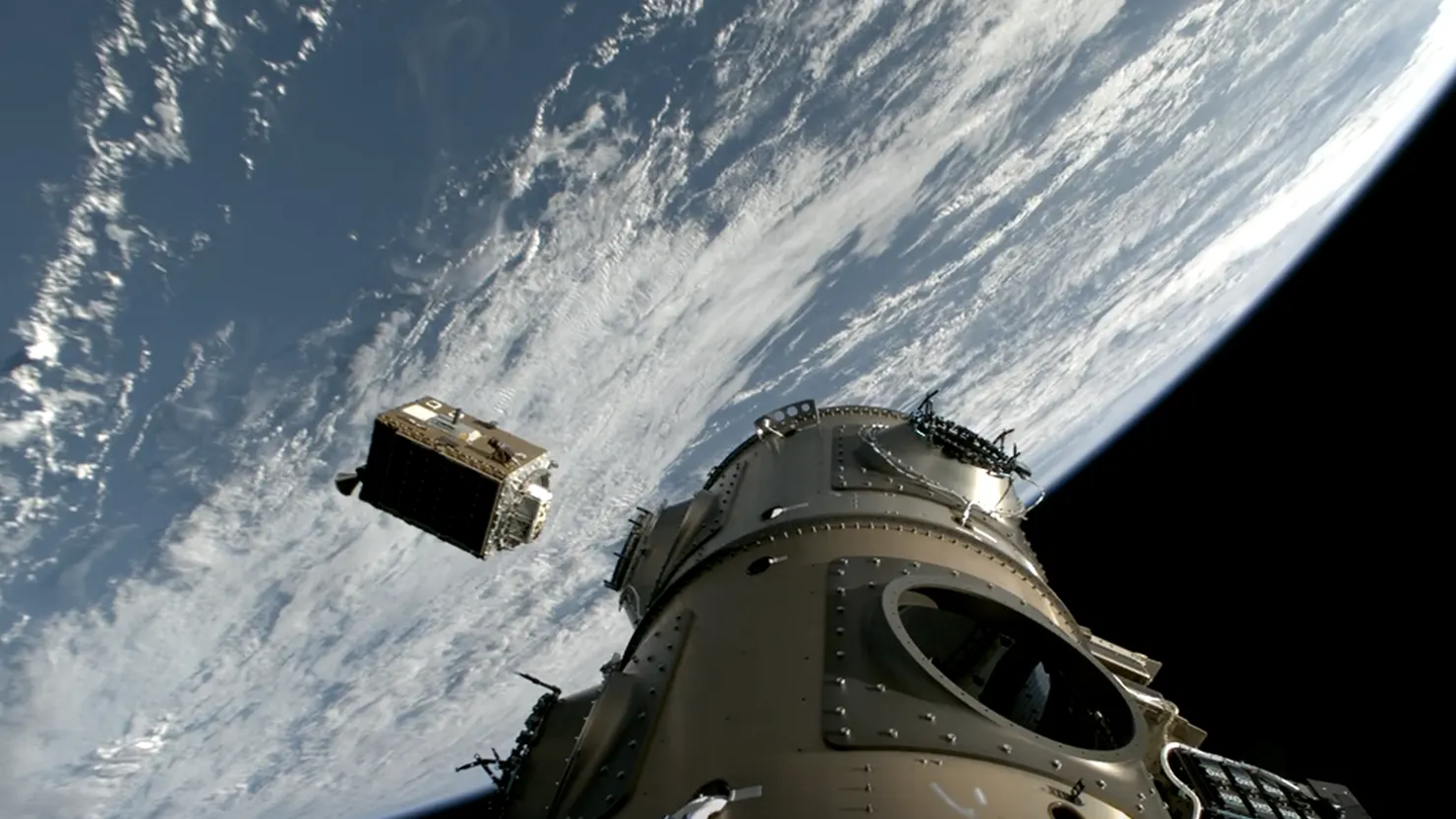 “地球人你好”：首个太空 AI 发回问候，英伟达 H100 “上天”