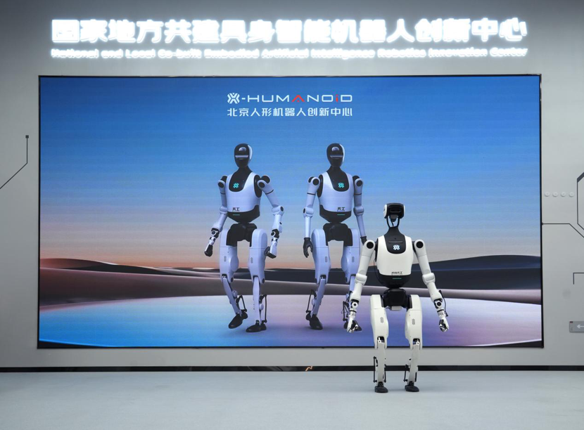 全国首个全自主无人化人形机器人导览解决方案发布，彻底摆脱遥控