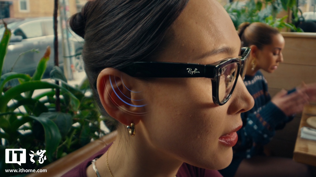 Ray-Ban Meta 眼镜更新：能放大对话声，还能看圣诞树自动放节日歌