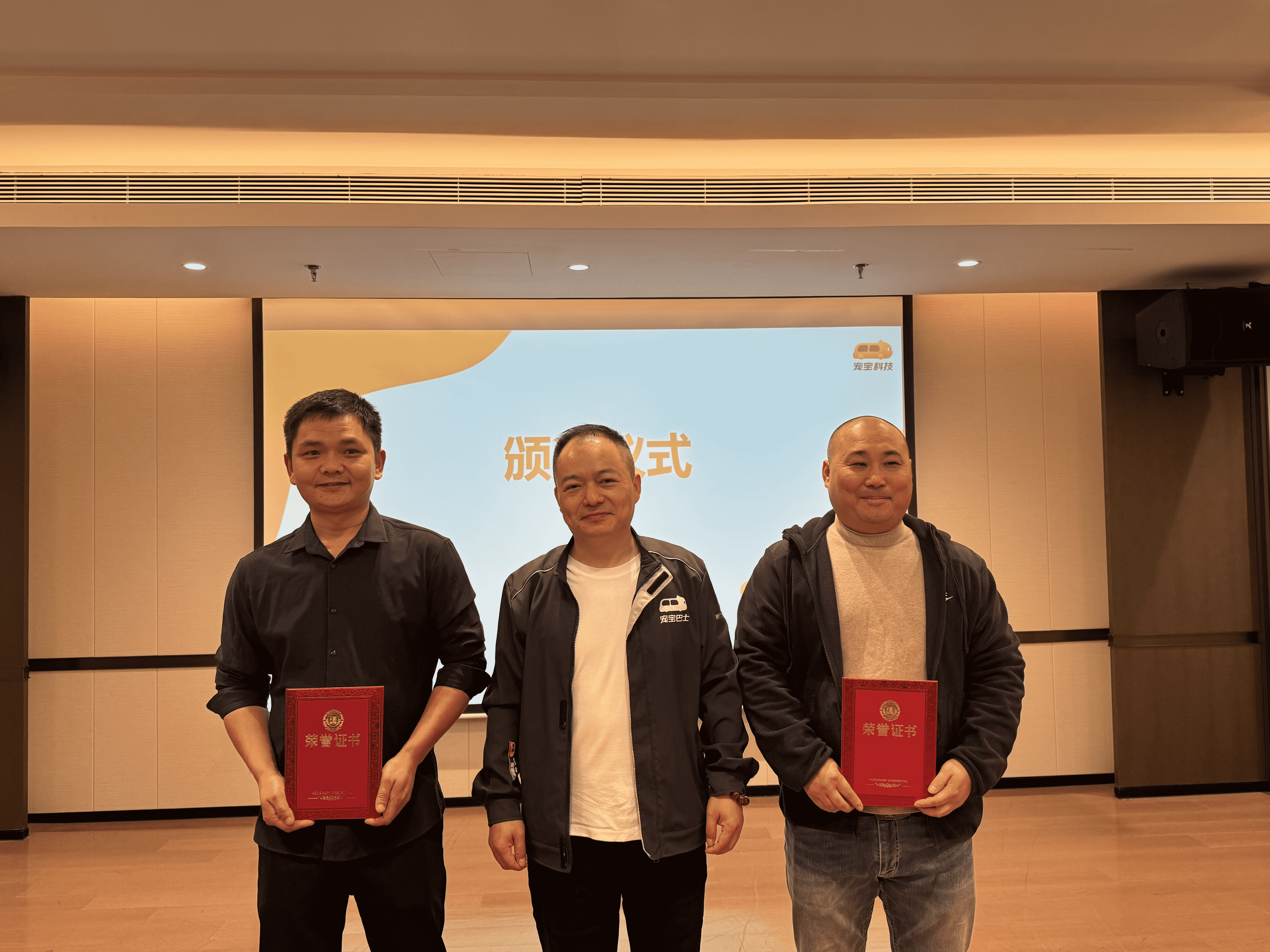 “出行神器”宠宝智能舱上市，引领宠物出行行业智慧升级