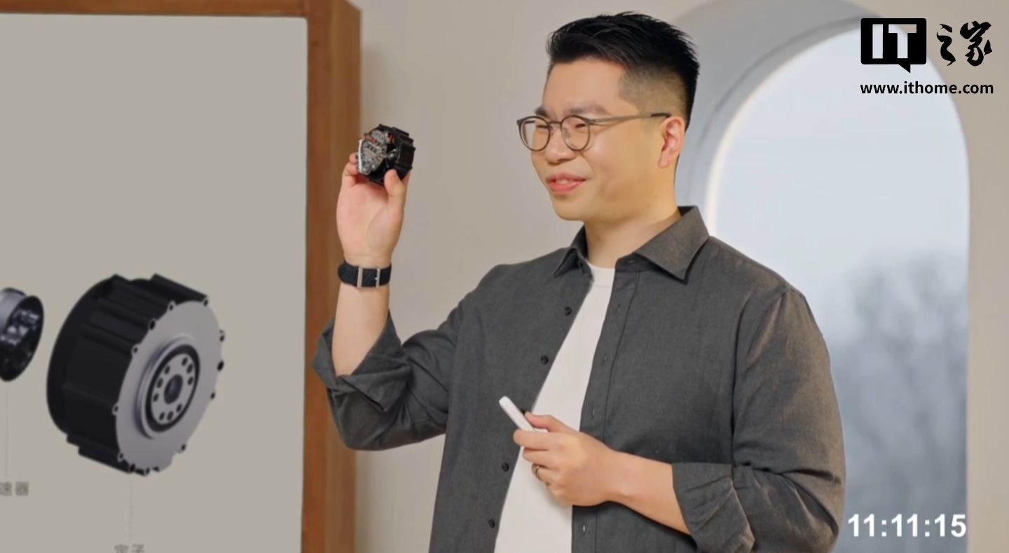 全球首款无需遥控的智能机器狗：维他动力“大头 BoBo”发布，128T 最强算力，售价不到 1 万元