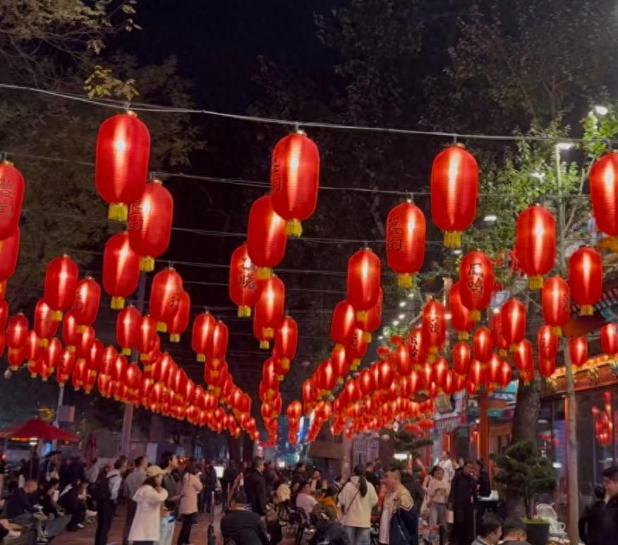 寻味中国礼宴世界 同城约酒宜宾院子：一瓶中轴线酒与簋街川味的江湖盛宴