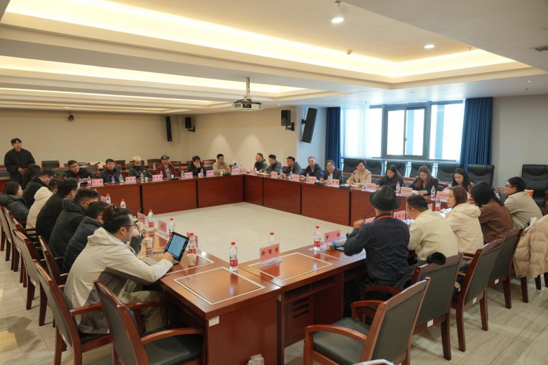 实地观摩促发展：企业代表团实地考察拉萨综合保税区，共谋跨境合作新机遇！