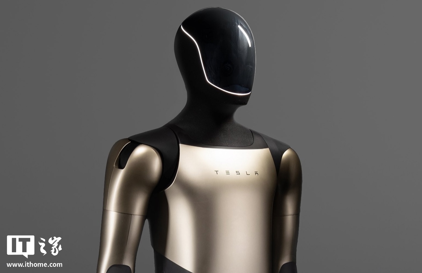 马斯克：三年内特斯拉 Optimus 人形机器人将超越顶尖人类外科医生