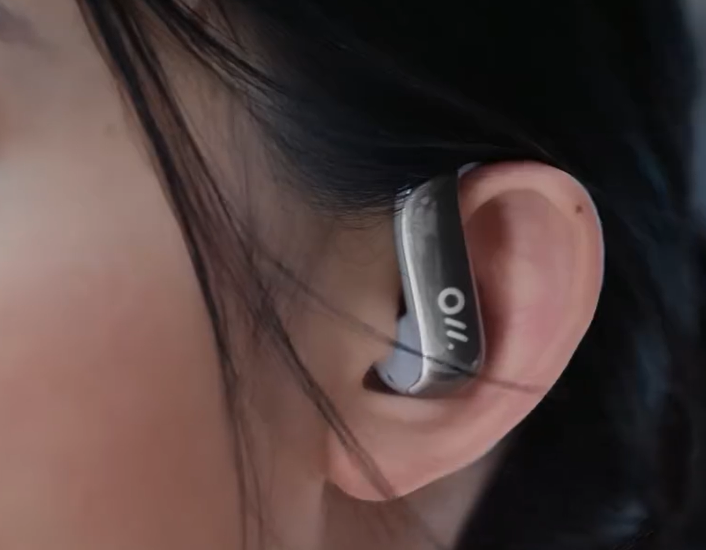 消息称字节跳动正研发新一代豆包 AI 耳机，搭载摄像头模块