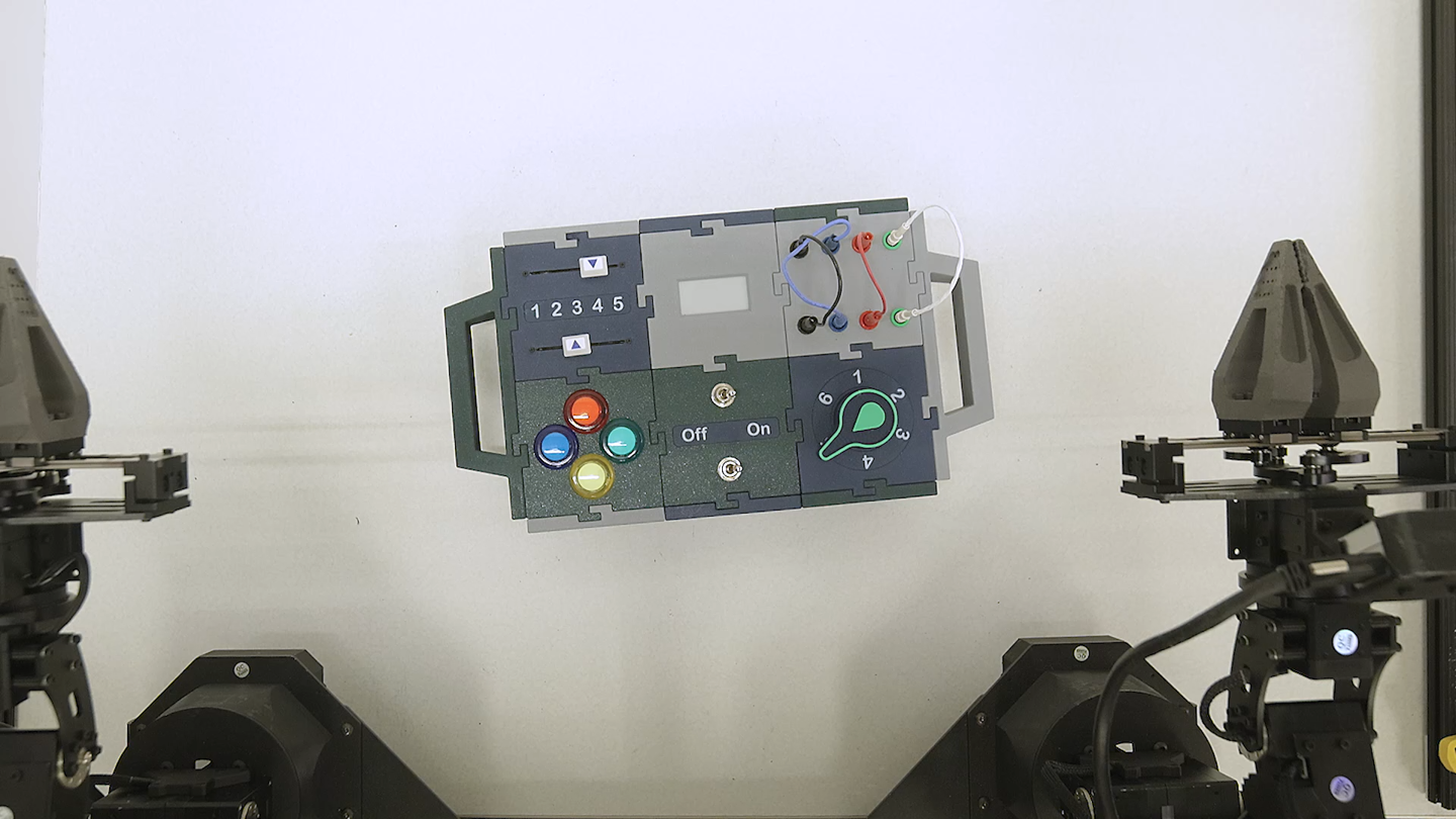 微软发布 Rho-alpha 模型，让 AI 机器人听懂语言指令并完成复杂操作