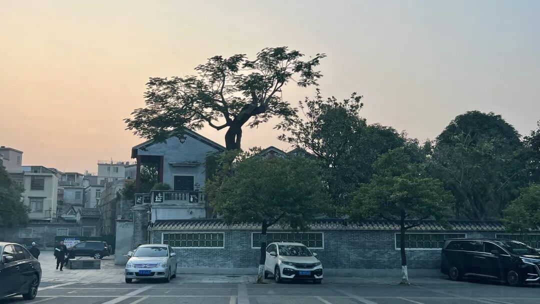 技术总是在重塑我们的能力结构，而非简单地增强或削弱。现在，是时候发展适应人工智能的新思维方式了