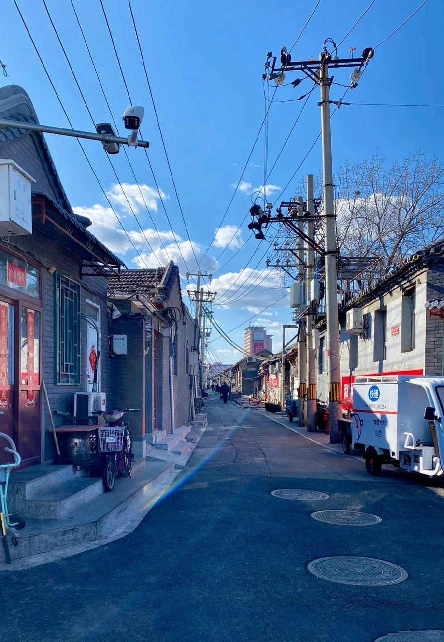 Kimi 上新 K2.5 模型，国产 AI 开始卷审美了？