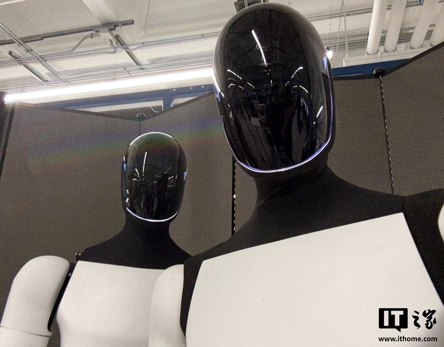 马斯克“食言”了，亲口承认特斯拉 Optimus 机器人并未在工厂承担实际工作