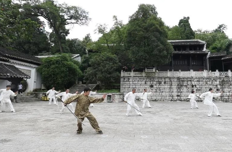 为什么NotebookLM的资料要上传PDF格式？