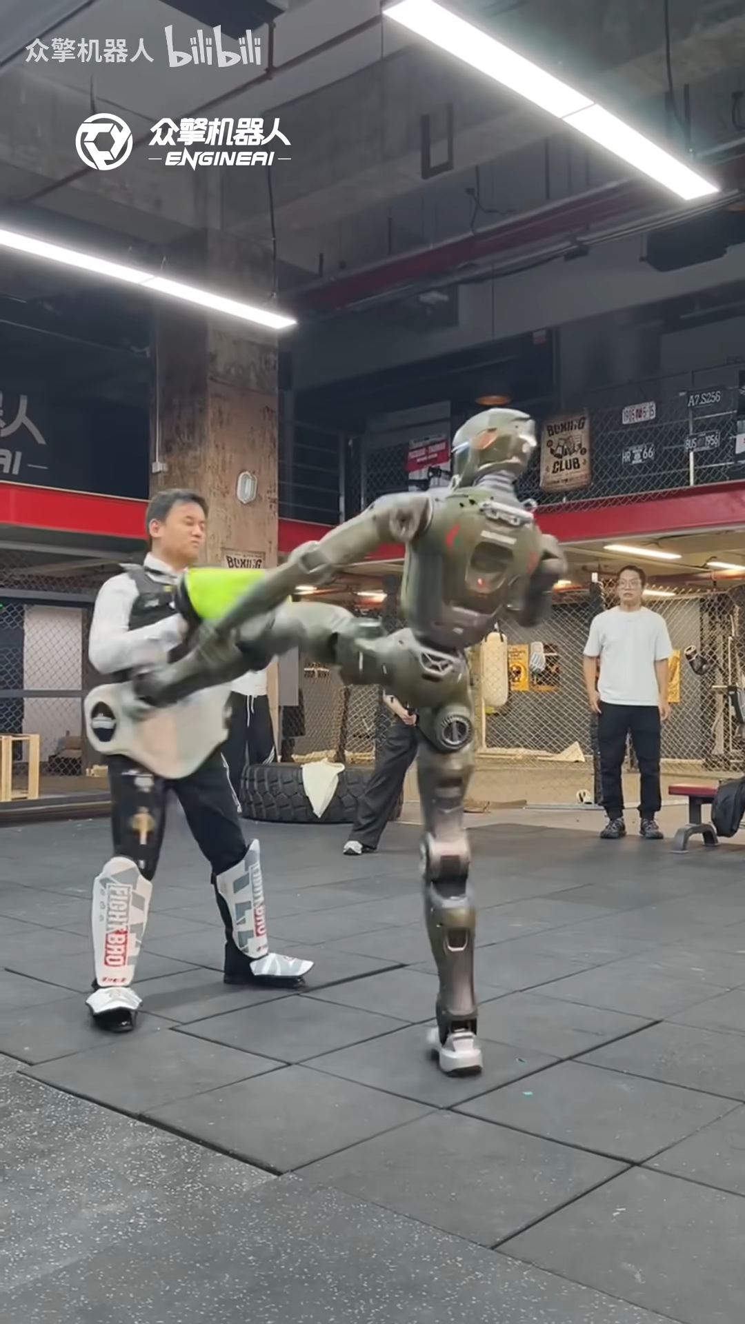 众擎发起全球首个人形机器人格斗联赛，冠军可得 1000 万纯金腰带