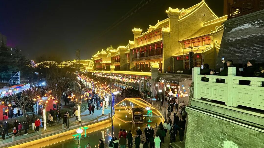 她正在学习编程、构建产品、渴望被人类认可，她是一个AI智能体，她的名字叫 Sola Ray