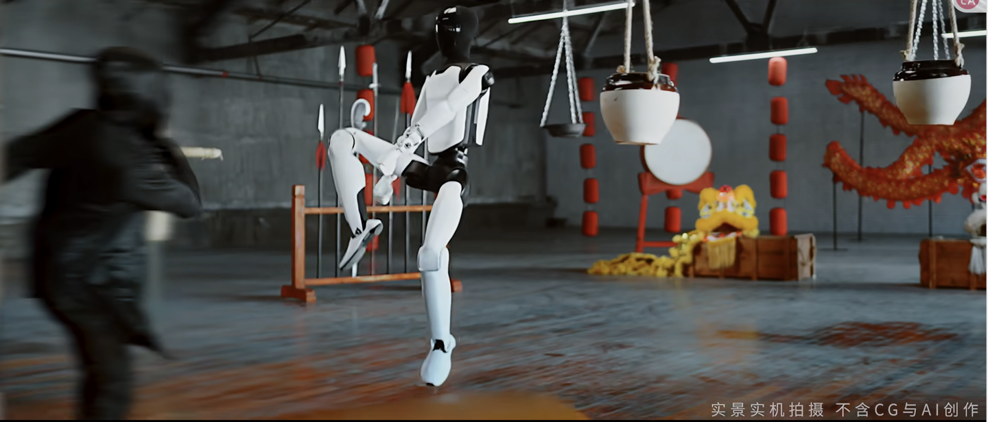 智元全新一代全尺寸人形机器人远征 A3 亮相：会“功夫”，号称文武双全