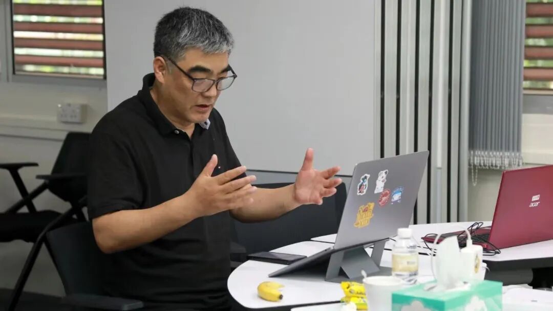 学生正被当作“小白鼠”：走进一所由 AI 驱动的私立学校