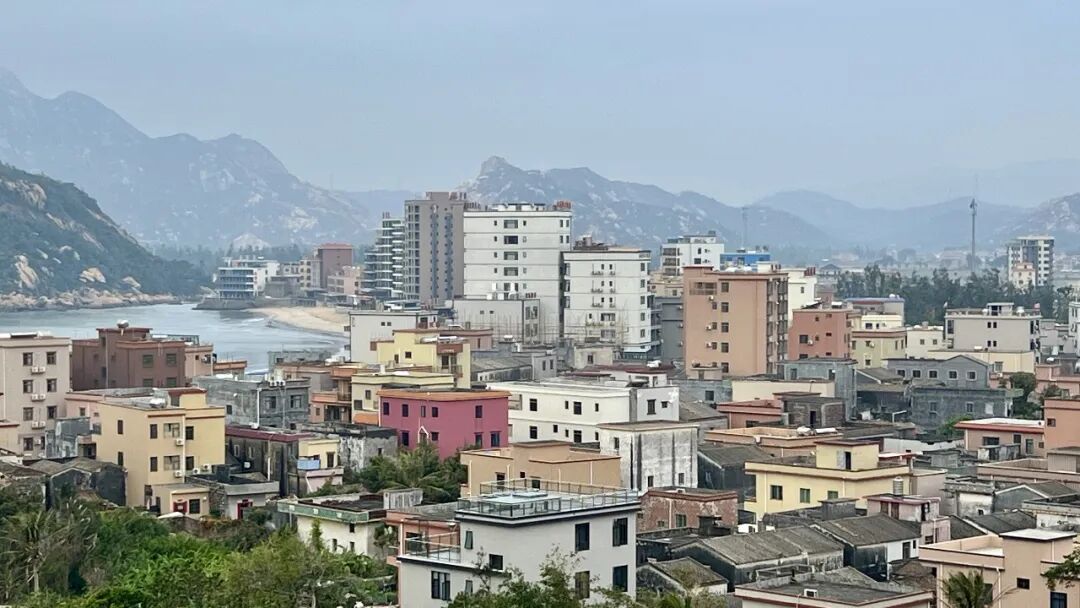 别在旧的木车轮上钉钉子，即便这钉子是‘金光闪闪’的，也终究无法让教育之车真正驶上快车道