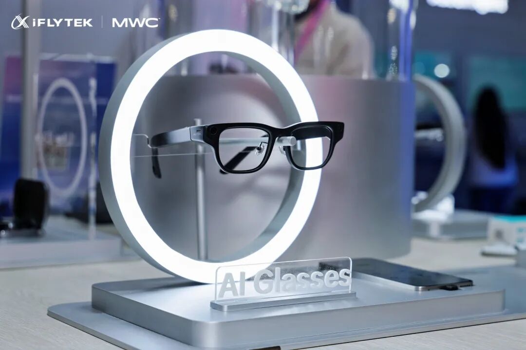 科大讯飞 AI 眼镜上架预约：支持多模态同传翻译，仅重 40 克