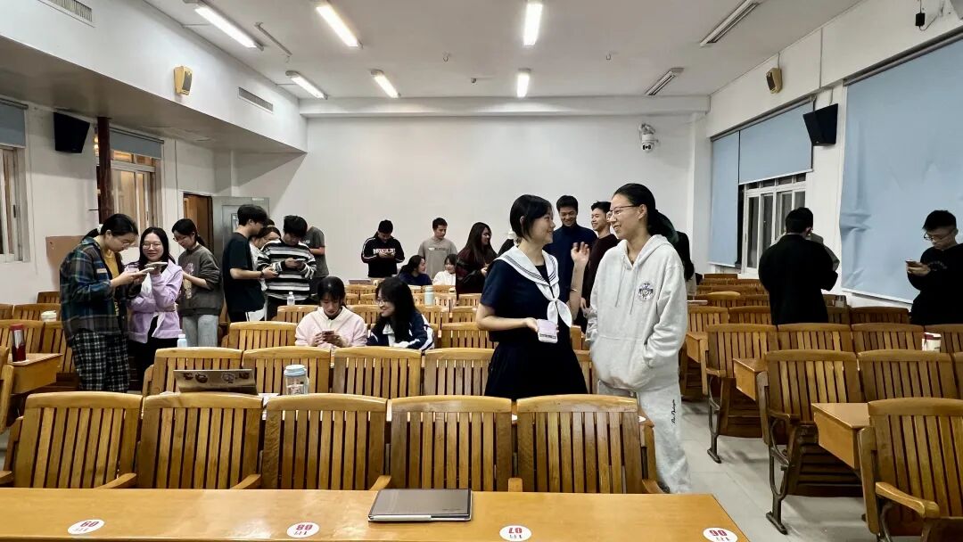 到 2028年，教师会将多少百分比的非人际教师活动（课程计划、评分和家长沟通）常规地委托给人工智能系统？来看看5个大模型
