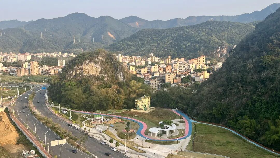 一所乡村民办学校用人工智能掀起的逆袭，得空去阜南县王店孜乡的阜南亲情高级中学