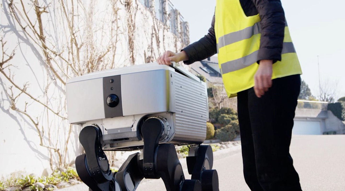 亚马逊收购自主配送机器人初创公司 Rivr，强化物流“最后一公里”自动化