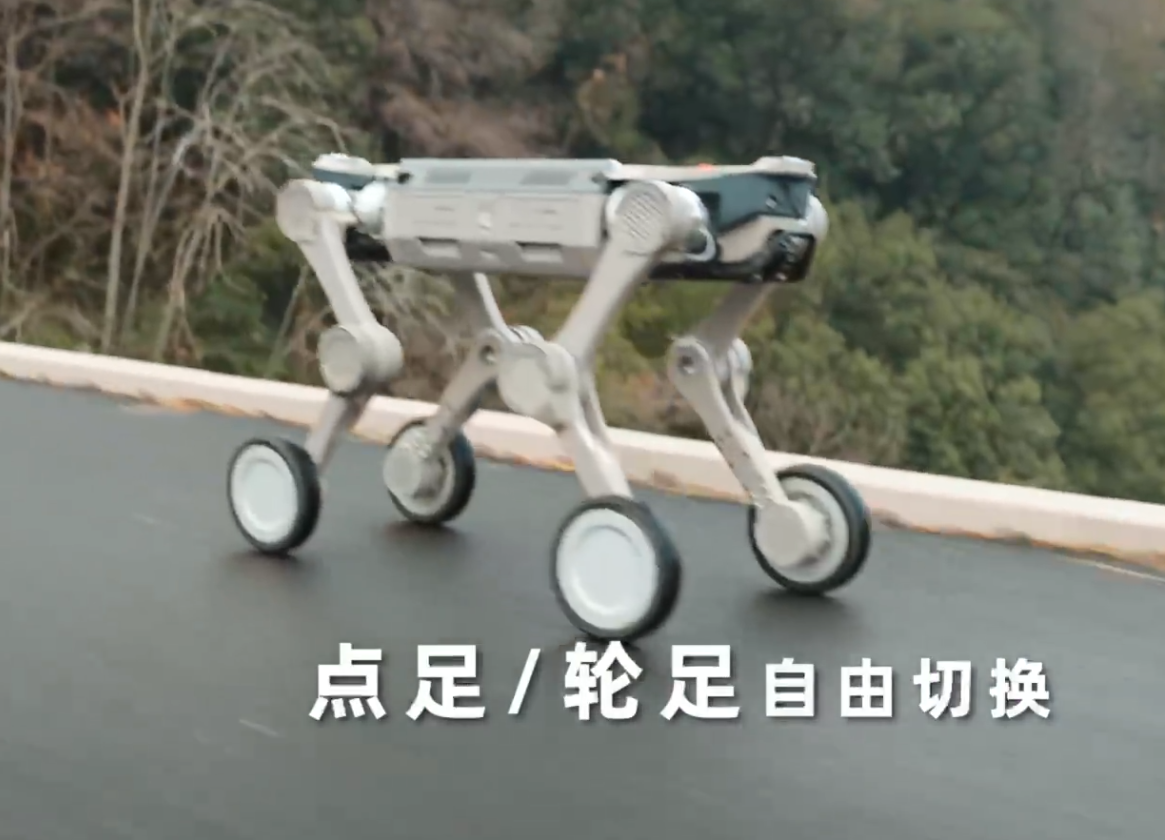 智元酷拓 D1 MAX 四足机器人发布：30 公斤载重，30 公里续航