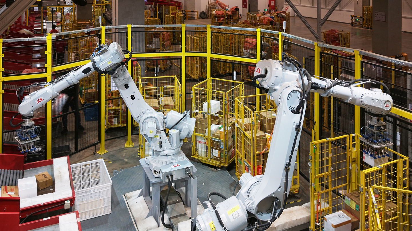 京东发布“异狼”升级版：单臂进化到双臂，专为包裹抓取和码垛设计