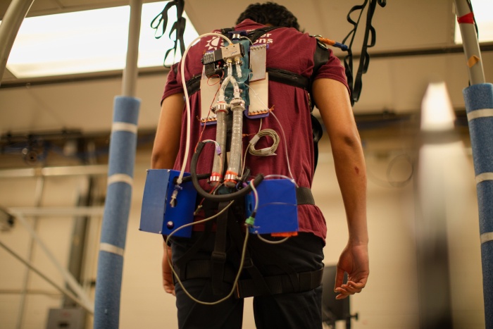 新型气动人工肌肉问世，让机器人可举起自重 100 倍物体