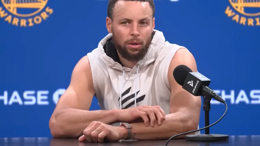 谷歌无屏 Fitbit 手环现身，NBA 球星库里已佩戴数月