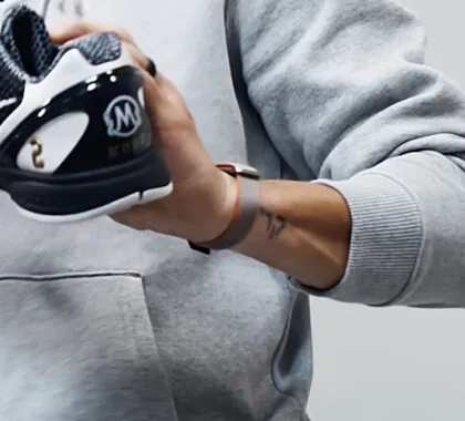 谷歌无屏 Fitbit 手环现身，NBA 球星库里已佩戴数月