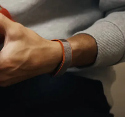 谷歌无屏 Fitbit 手环现身，NBA 球星库里已佩戴数月