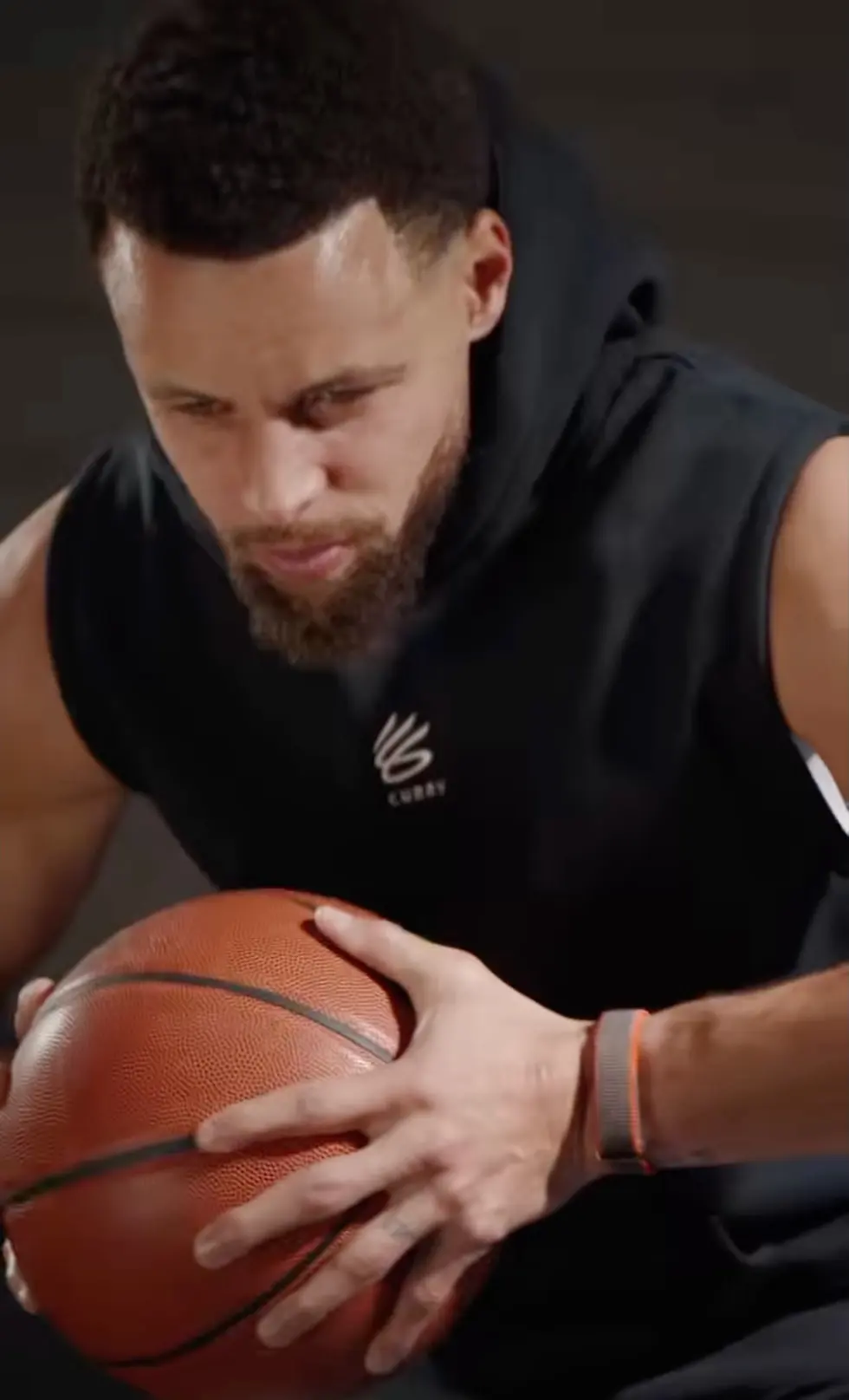 消息称谷歌无屏健身手环定名 Google Fitbit Air，NBA 球星库里已提前佩戴