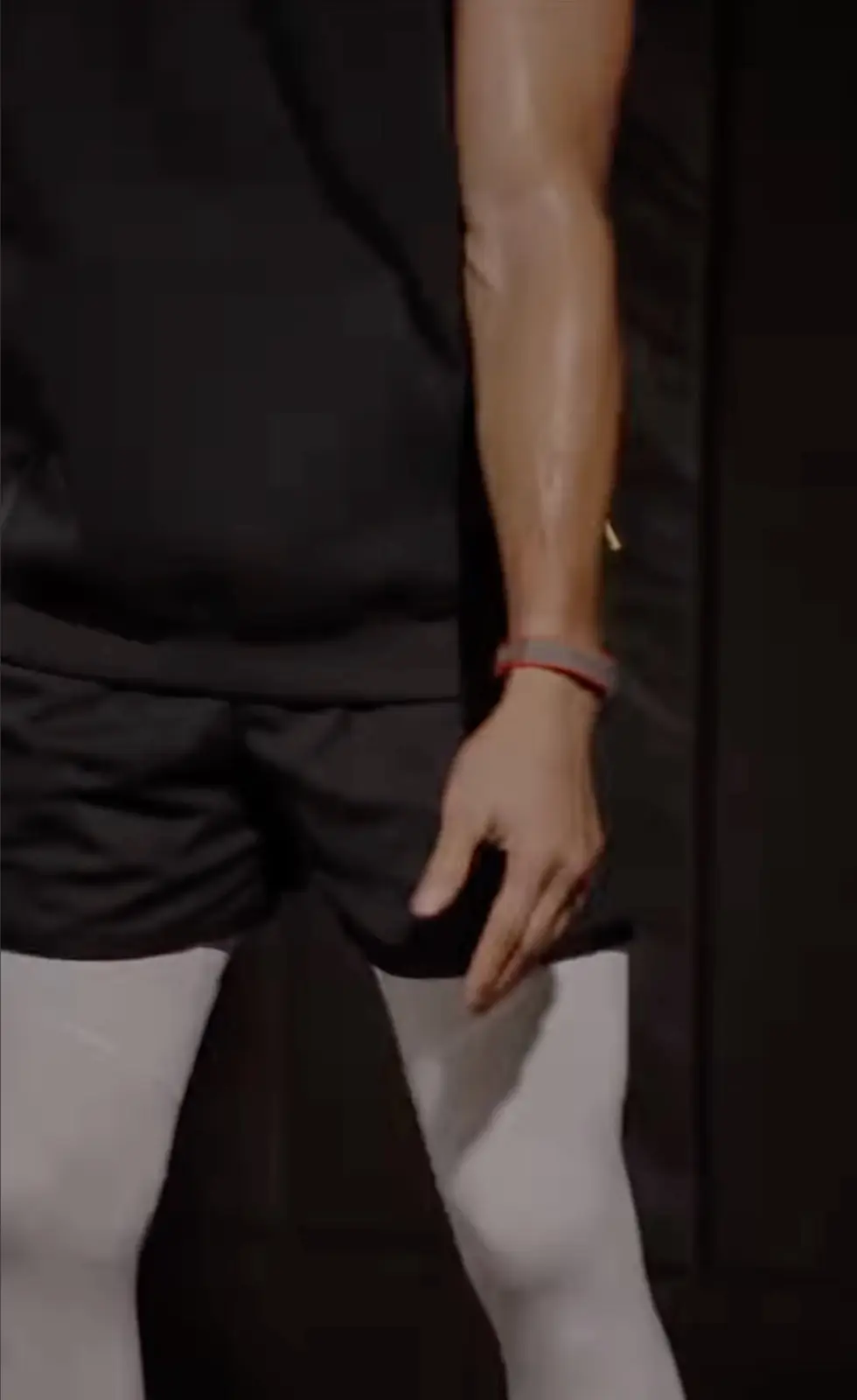 消息称谷歌无屏健身手环定名 Google Fitbit Air，NBA 球星库里已提前佩戴