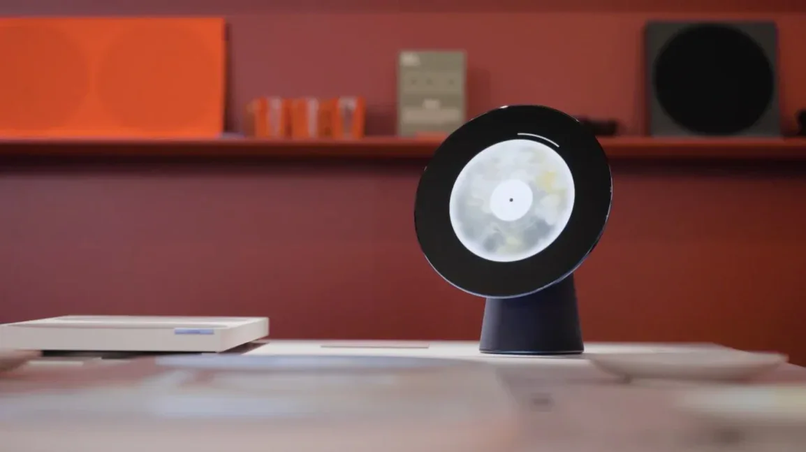 三星展示 Project Luna 概念 AI 伴侣，配可旋转圆形屏幕