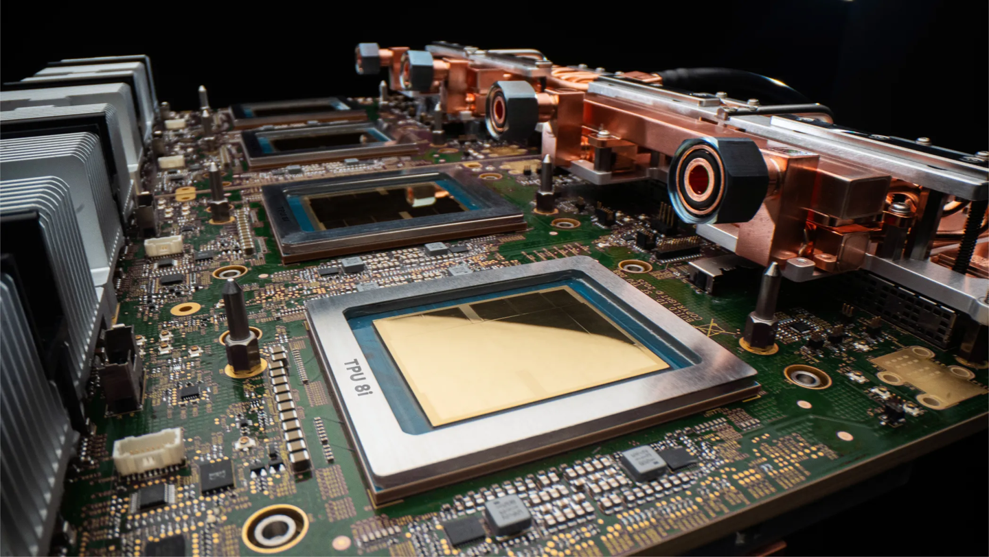 谷歌推出 TPU 8t / 8i，两款 AI 芯片分别面向训练和智能体推理