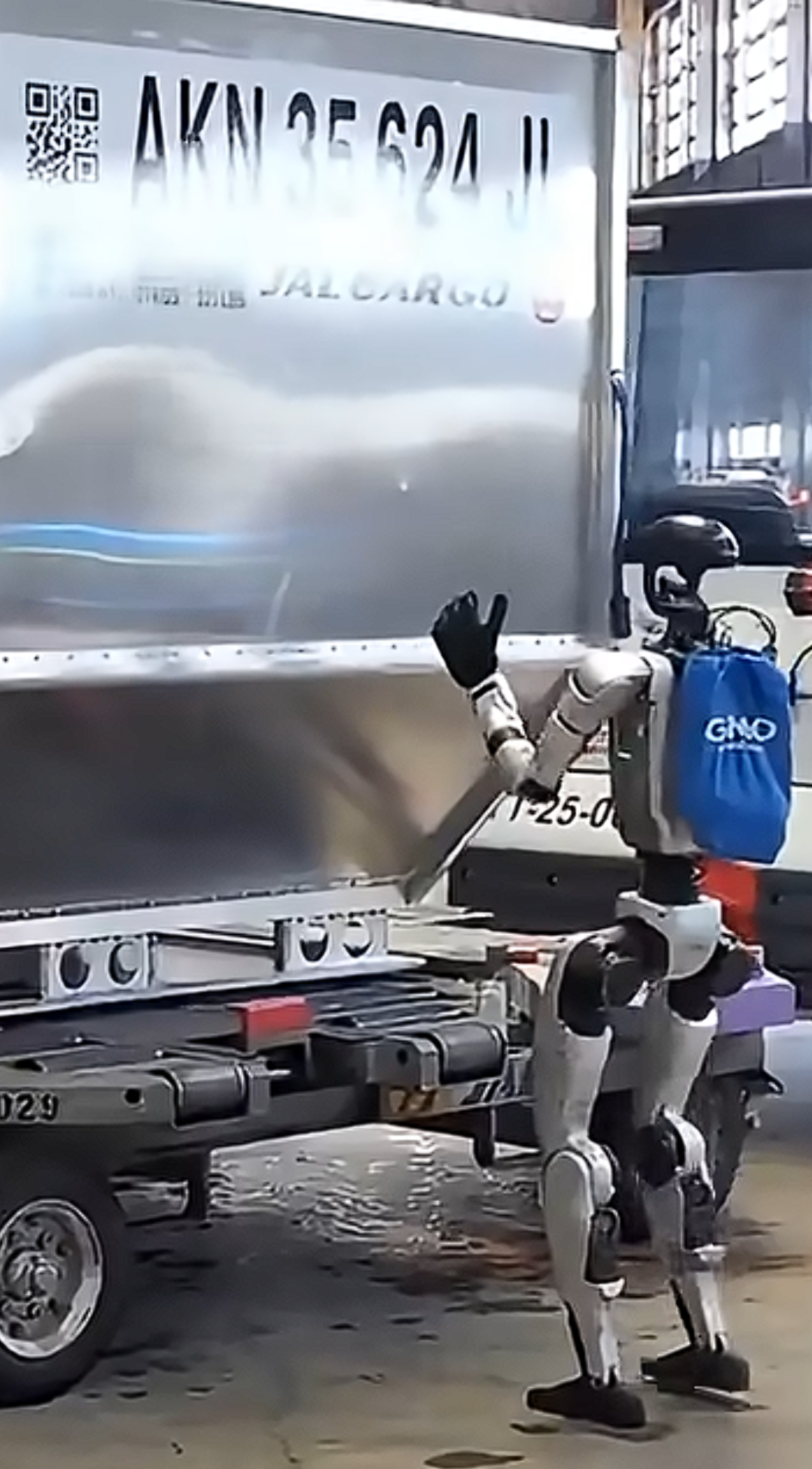 宇树 G1 人形机器人将进日本羽田机场，协助人类搬运行李货物