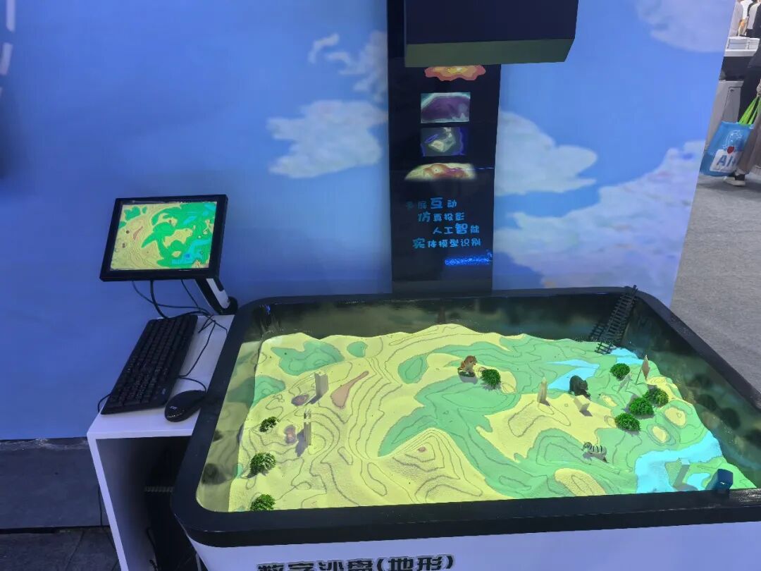 这款数字沙盘我们可以“利旧手搓”——第87届教装展观察（五）