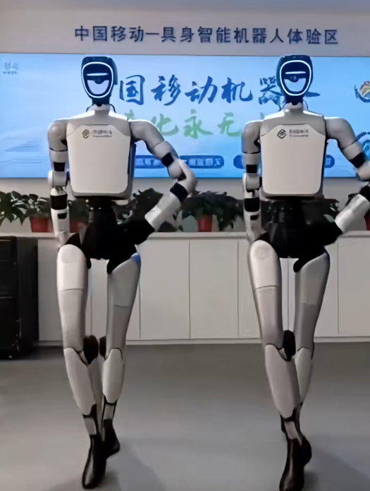 中国移动发布灵犀机器人家族，人形产品 22.9 万元、四足机器狗 3.99 万元