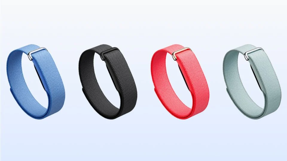 谷歌发布极简无屏、无按键健身手环 Fitbit Air，专注无感健康监测