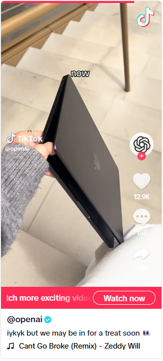AI 时代新怪象：越来越多人抱着“半开笔记本电脑”到处跑