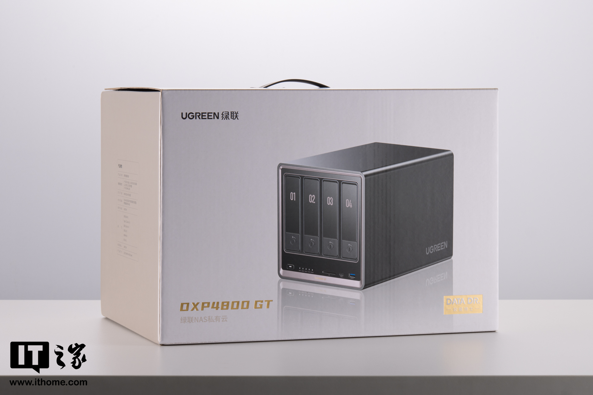 【IT之家开箱】黑金配色，简约设计，绿联 NAS 私有云 DXP4800 GT 开箱图赏