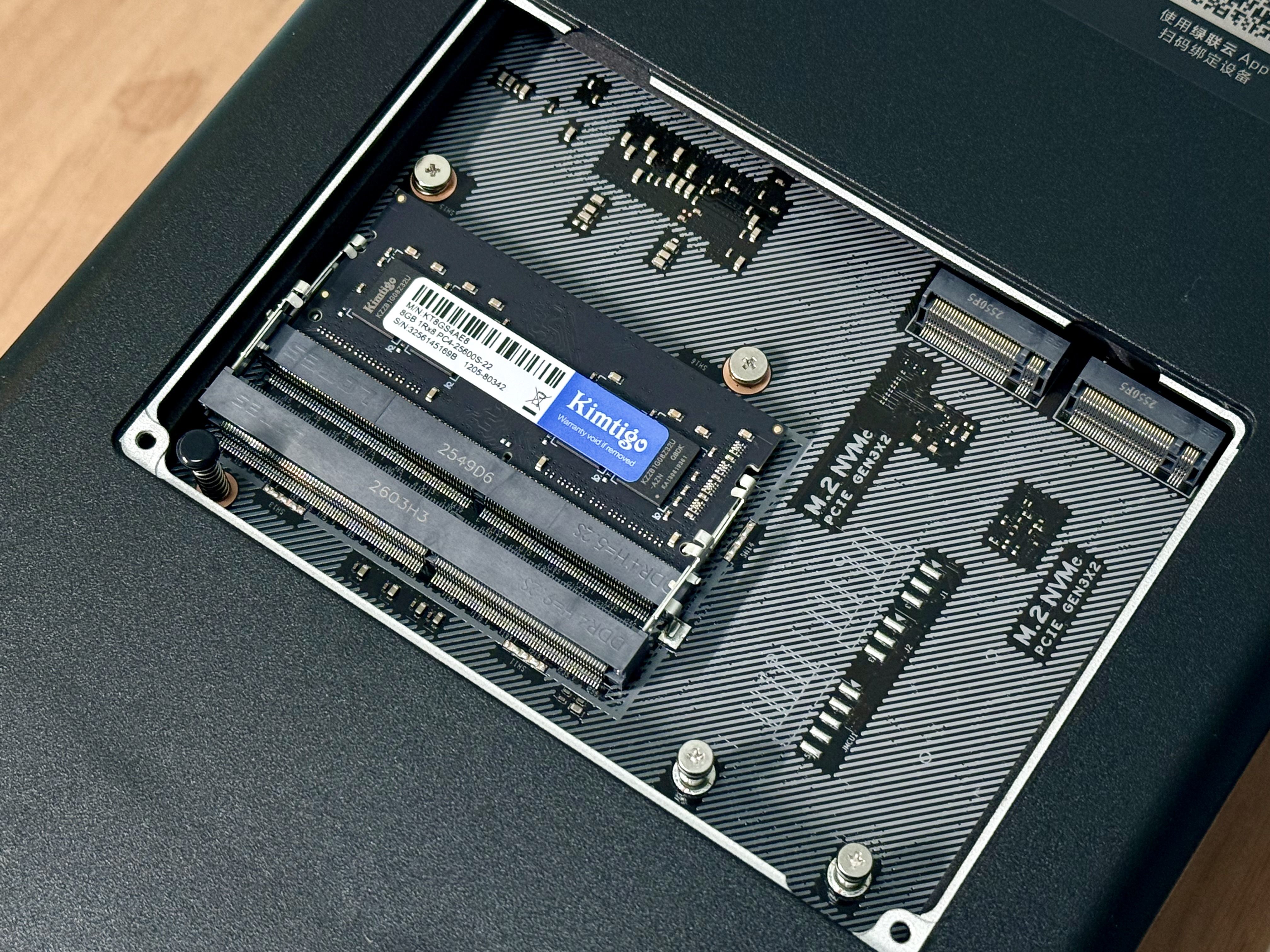 【IT之家开箱】黑金配色，简约设计，绿联 NAS 私有云 DXP4800 GT 开箱图赏