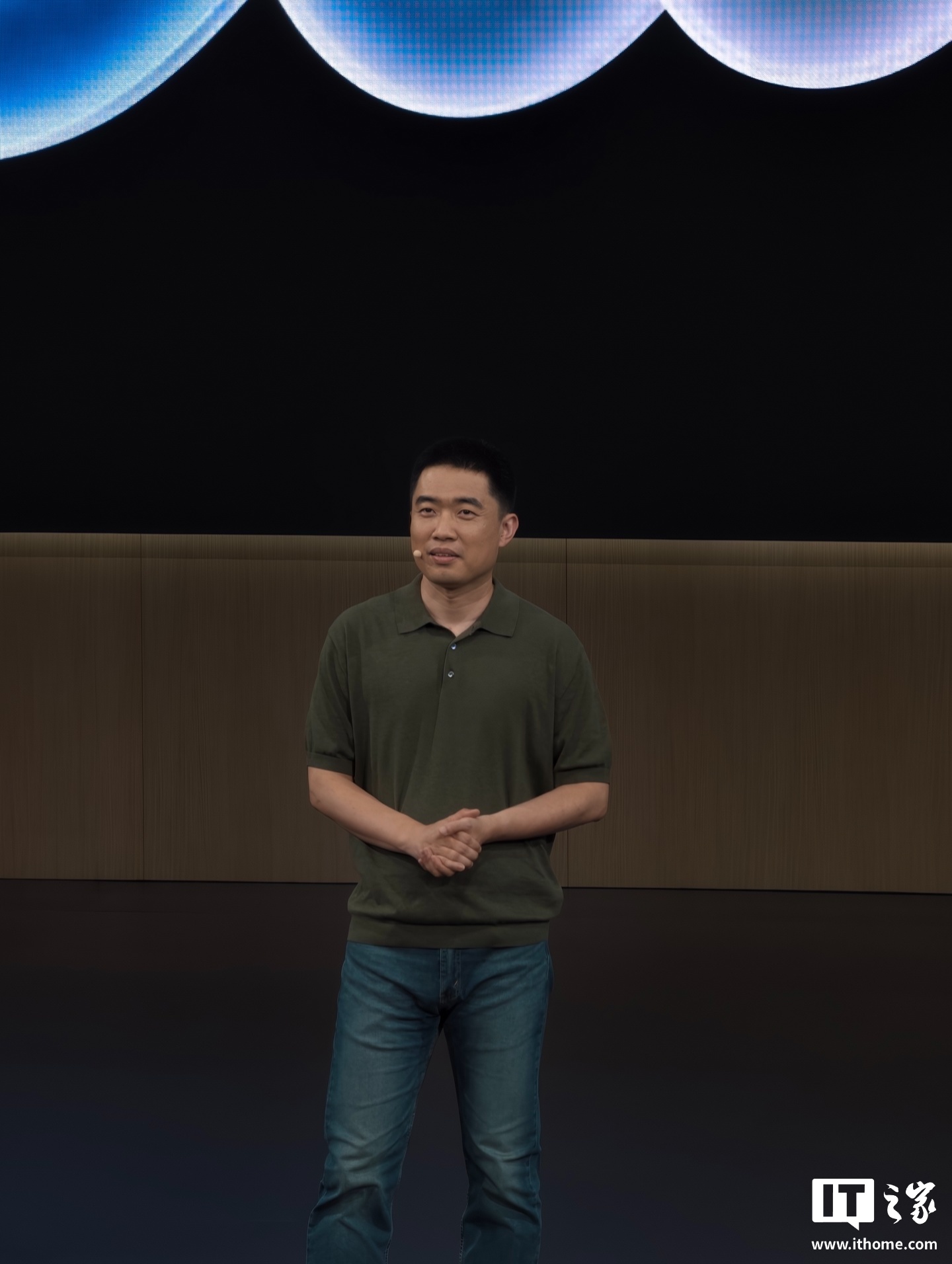 电动车、职业司机、AI 计算机、生活助手合为一体，理想 CEO 李想定义“四位一体”具身智能汽车