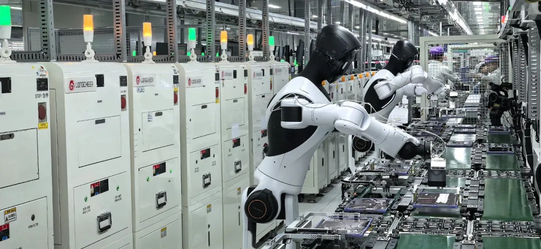 智元第 15000 台通用具身机器人精灵 G2 量产下线